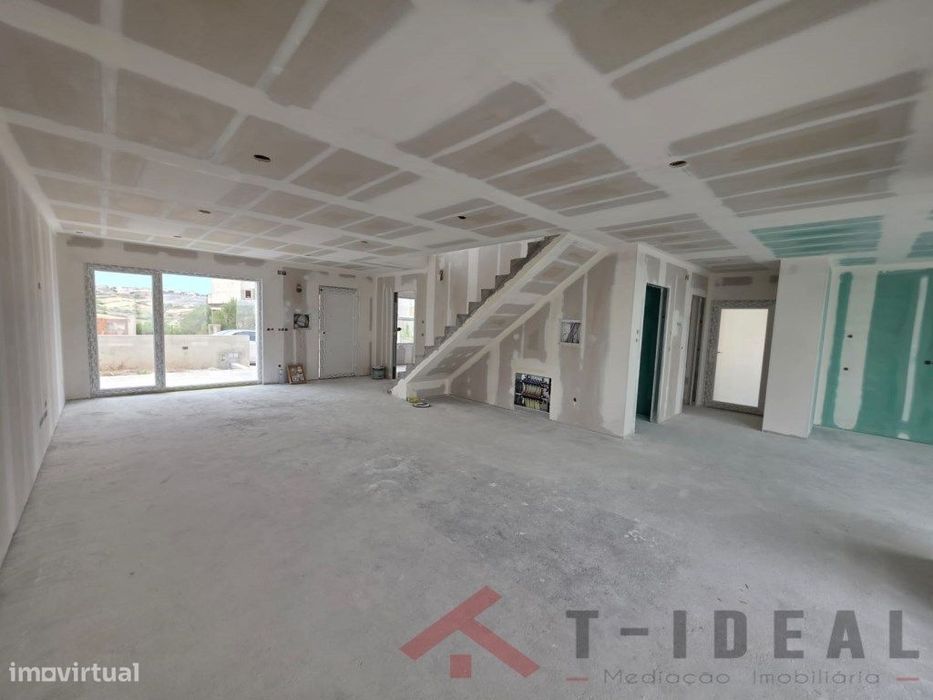 Moradia T4 Moderna na Lourinhã