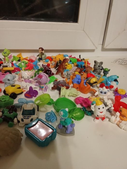 Лот игрушки с Киндера