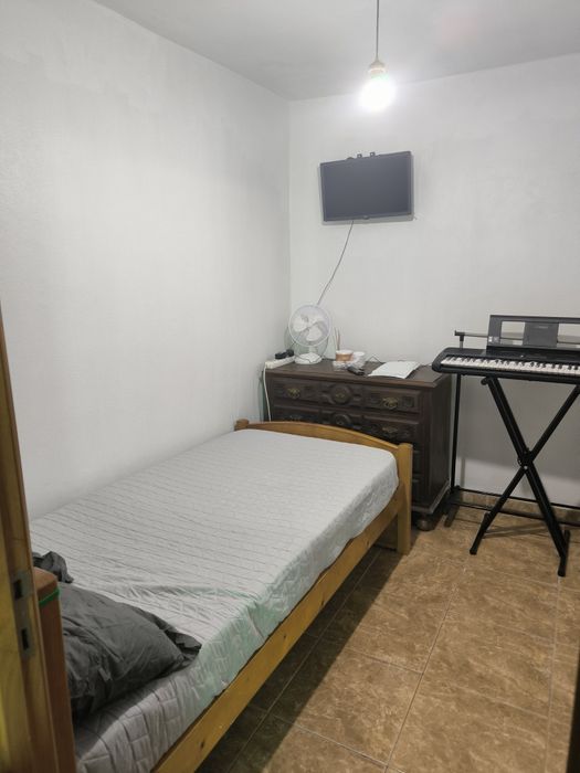 Quarto Em Barcelos:  250 euros Leia descrição