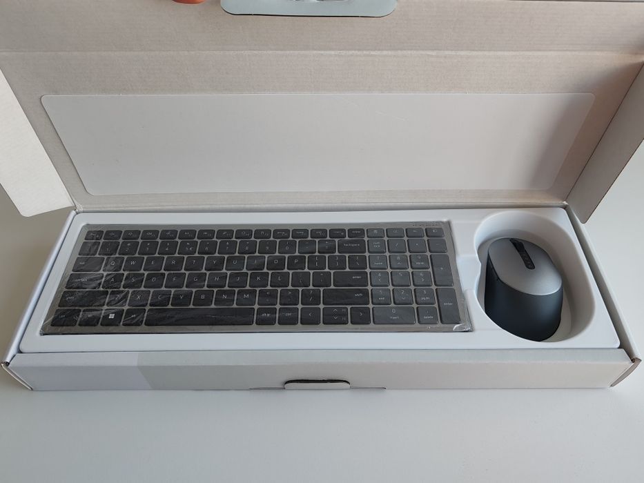 Klawiatura i mysz Dell KM7120W stan idealny