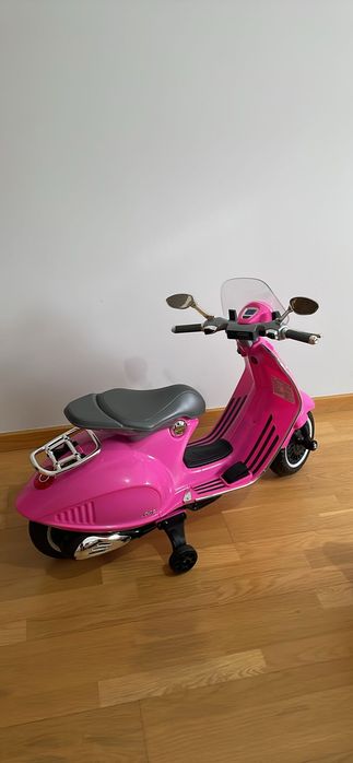 Mota Vespa Elétrica de criança