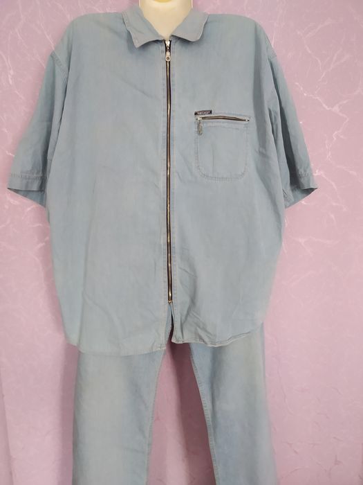 Джинсовий костюм.