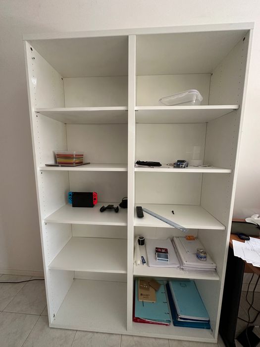 2 armários brancos
