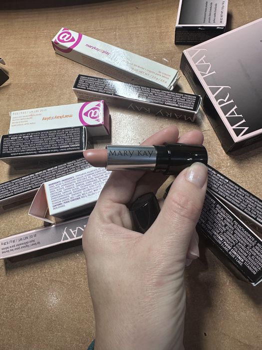 Помада, блиск мері кей