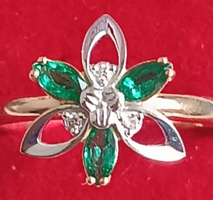 Каблучка золота 585 з діамантами та смарагдами 3,17г р.17,5-18