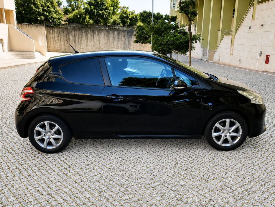 Peugeot 208 — fotografia 4