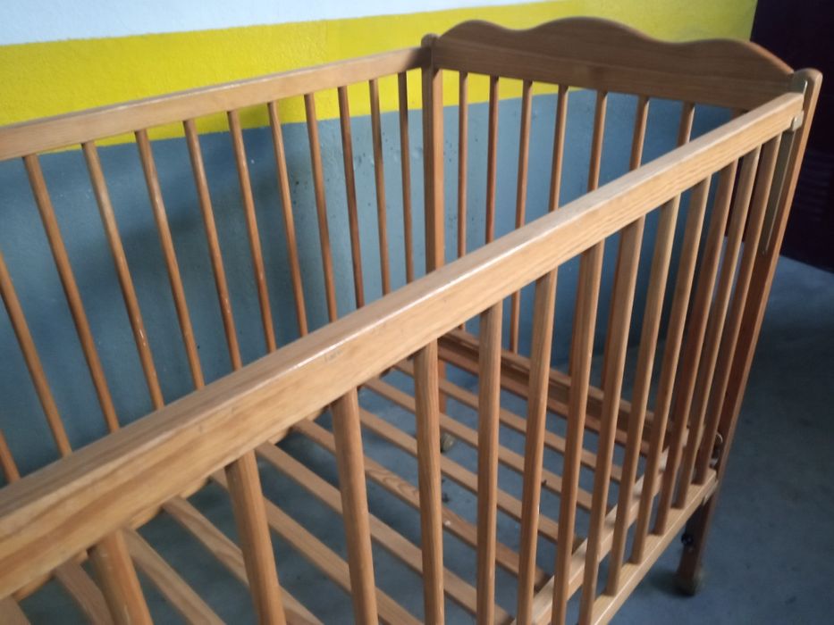 Cama  de bebe marca Trama