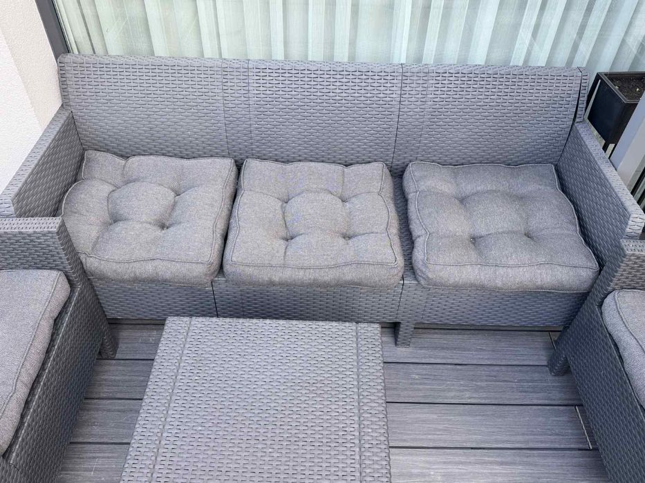 Zestaw mebli ratanowych – sofa, 2 fotele, stolik + poduszki