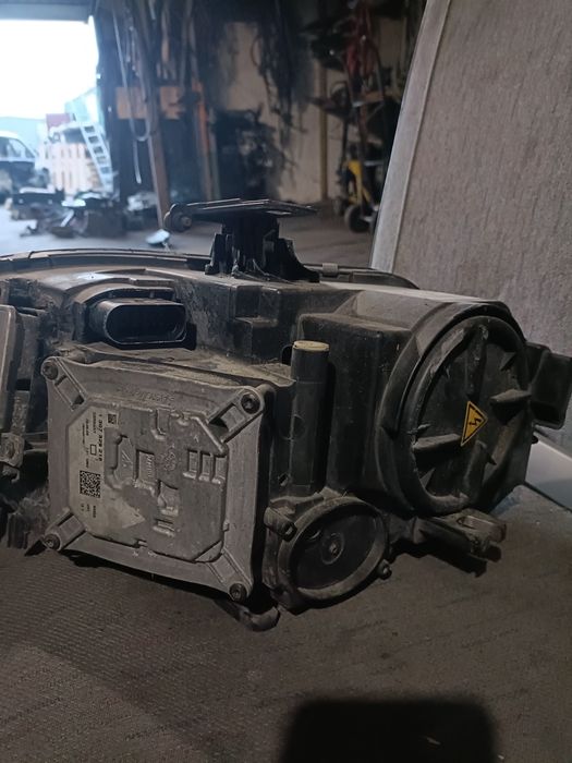 Lampa przód prawa audi a4 B8 przed liftem sprawna