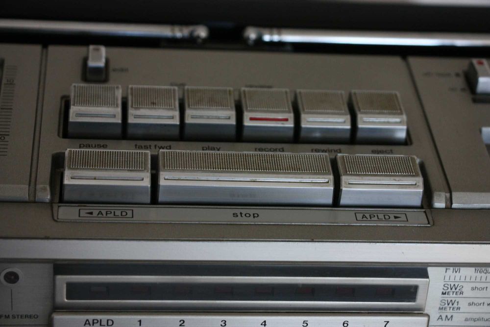 Sharp  GF-9494X кассетник переносной, динамики 18см!