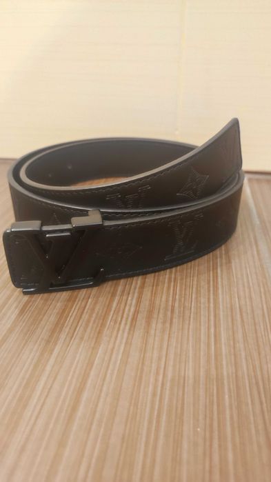 Czarny skórzany pasek lv