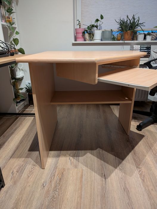 Sprzedam biurko narożne z wysuwaną szufladą