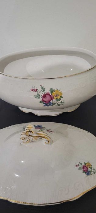 Antiga Terrina em Faiança de Aveiro Decoração Floral e Ouro  Século XX