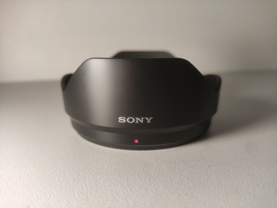 Sony E 10-18mm f/4 OSS  Бленда