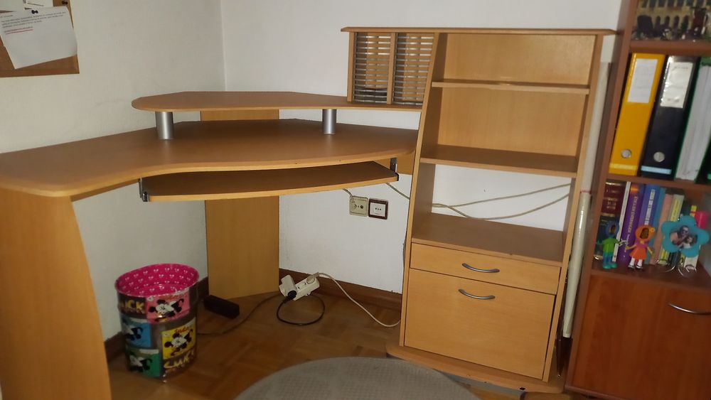 Secretária de canto