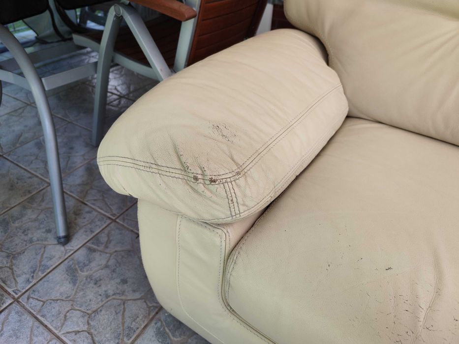 sofy z jasnej skóry