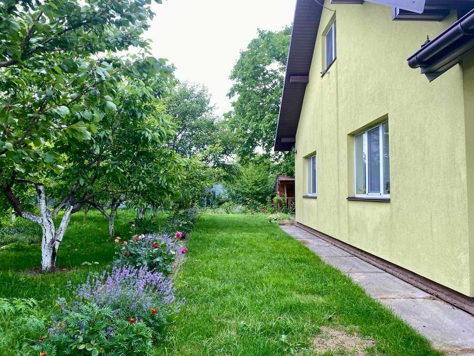 Продається сучасний двоповерховий будинок у селі Карпилівка, Чернігівського району