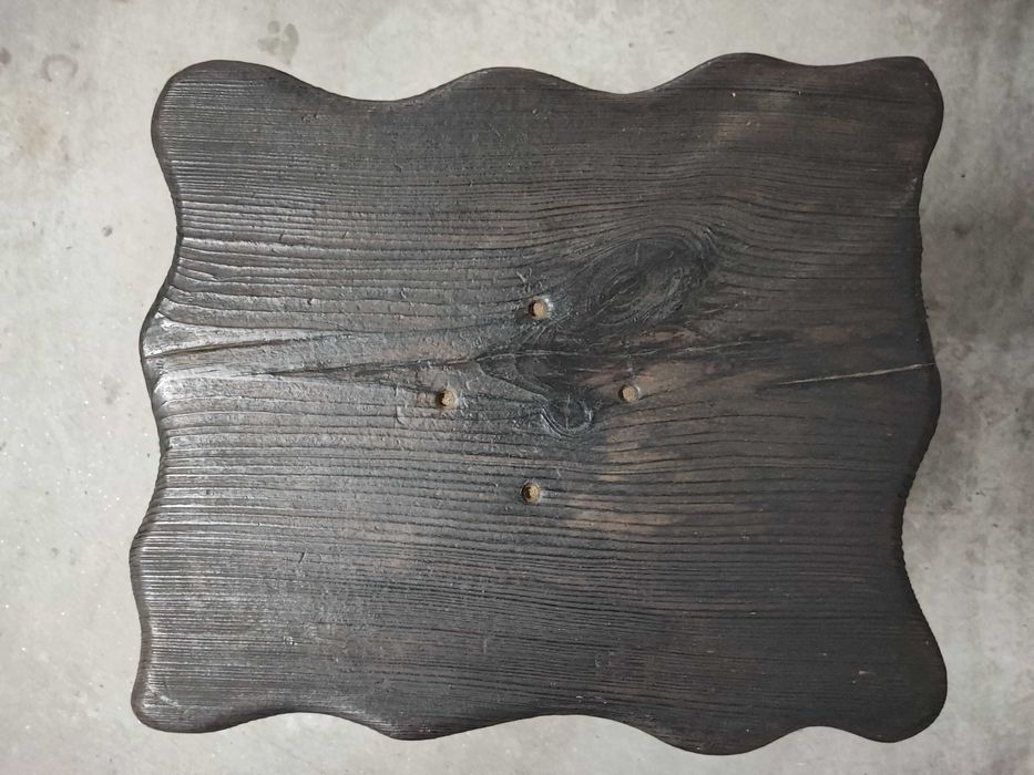 Mesa e bancos em madeira africana.