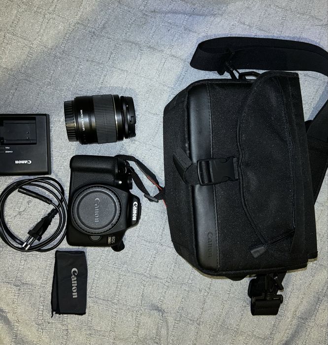 Máquina Fotográfica CANON EOS 2000D 18-55mm