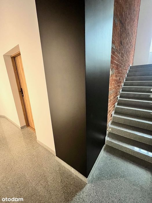Kawalerka W Zrewitalizowanej Kamienicy Przy Politechnice - Duże Okna