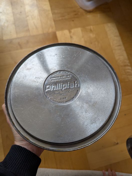 Tradycyjny czajnik stalowy na indukcje