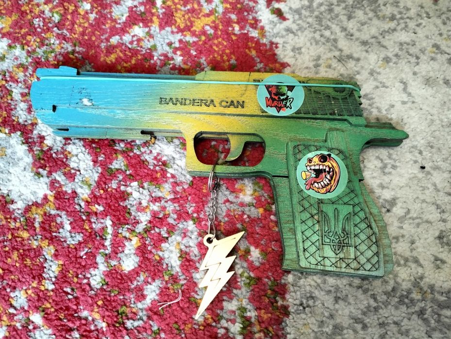 Пістолет деревяний