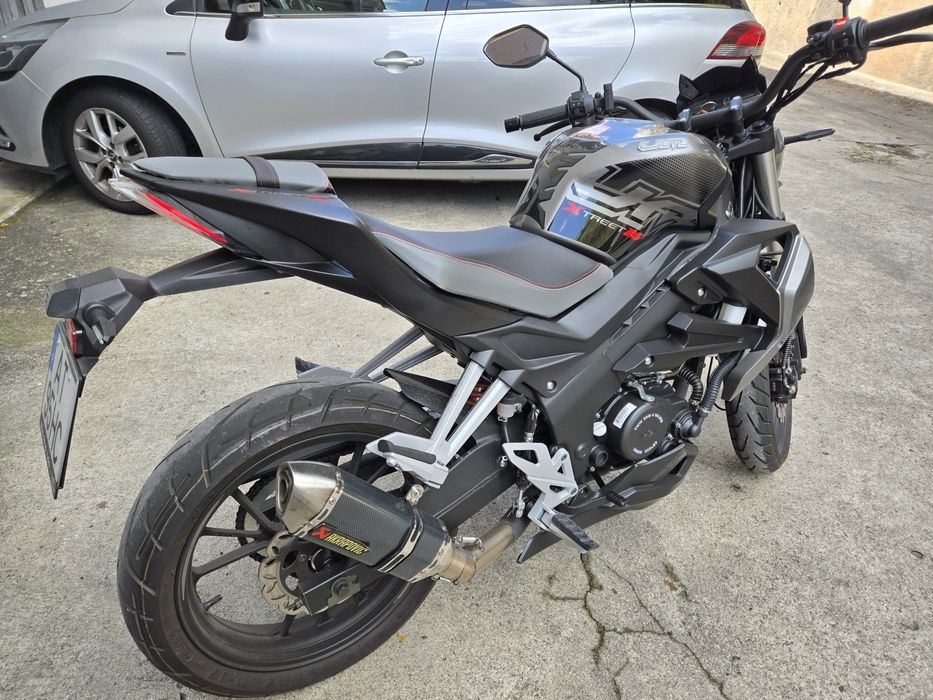 UM 125cc 2022 de garagem