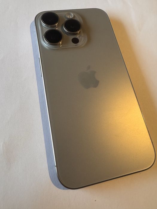 Iphone 15 pro impecável