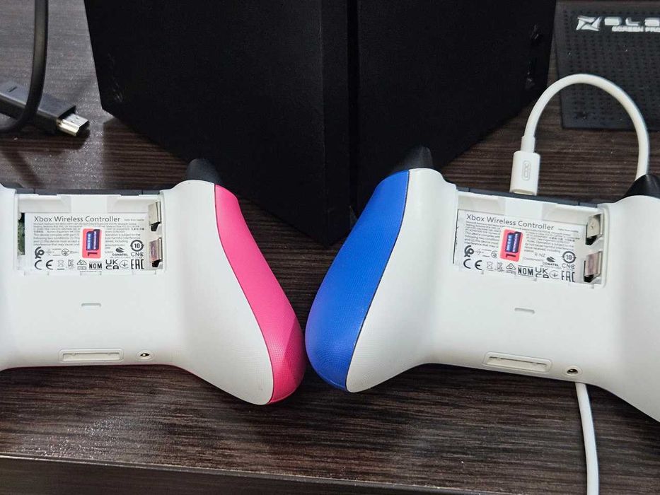 Отличный Xbox series X 1tb 2 геймпада