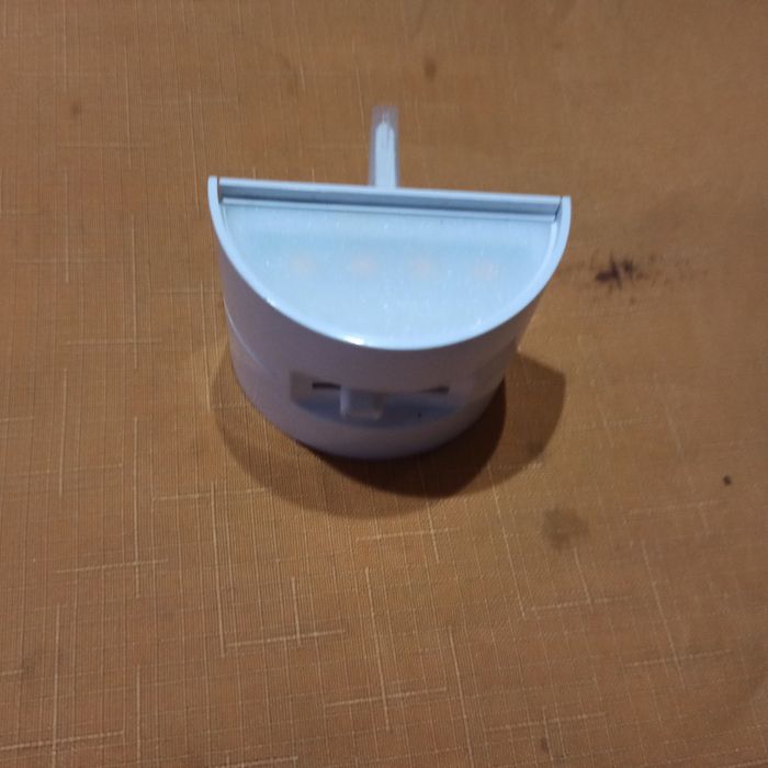 Lampka nocna sieciowa ze ściemniaczem gniazdo