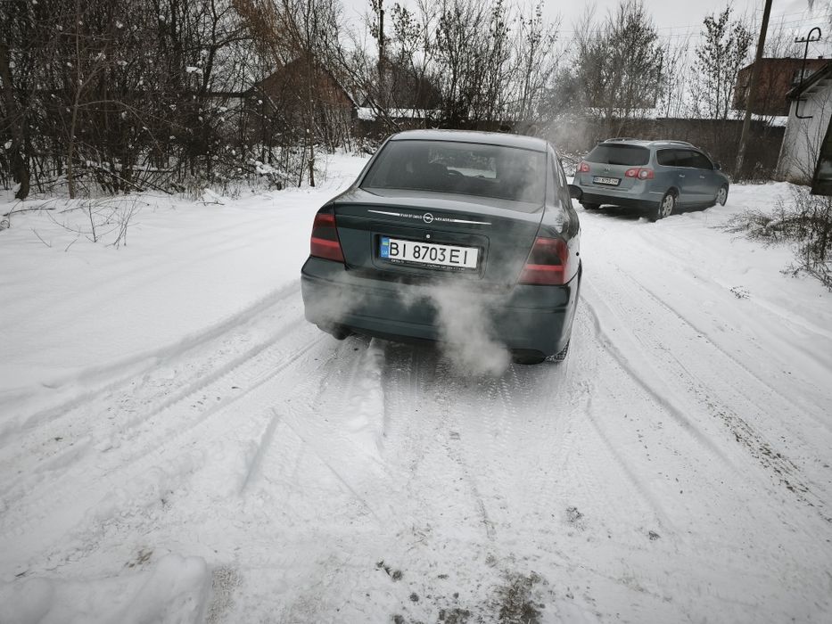 Опель Вектра В 2.0 бензин