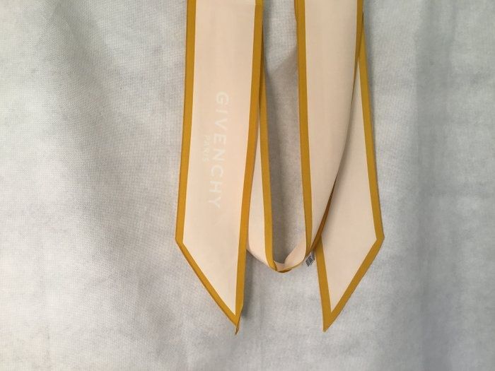 Foulard Givenchy Paris