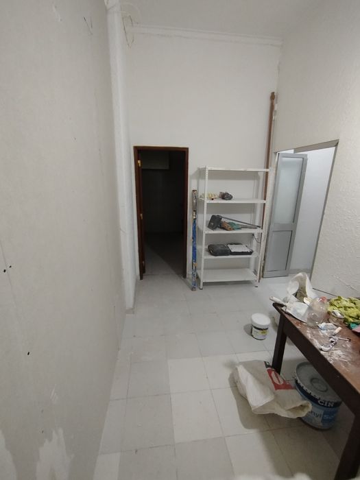 Armazém para alugar na Amadora/Brandoa. com 8m2, 10m2 e 20m2.  Com água e energia incluída.  Guardar ferramentas, móveis, trabalhos.  Apartir de 350€