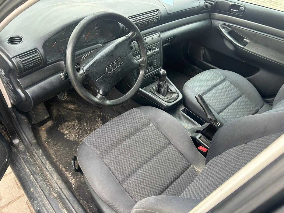 AUDI a4 b5 1.6 ADP kolor  lz9u części
