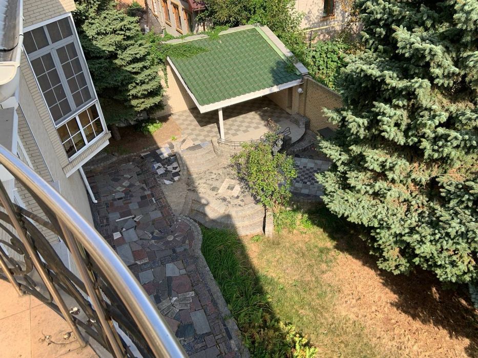 Продам дом  точнее 2 дома  на  разных участках. Совмещёных в одну усад