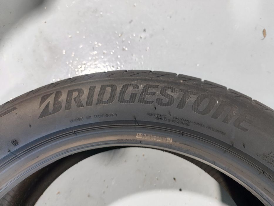 2 pneus semi novos 225-50R18 Bridgestone - 120 euros Oferta dos portes