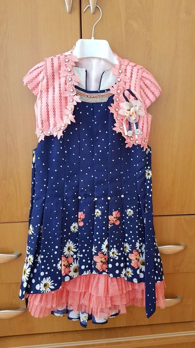 Святкова сукня на дівчинку 5-6 років