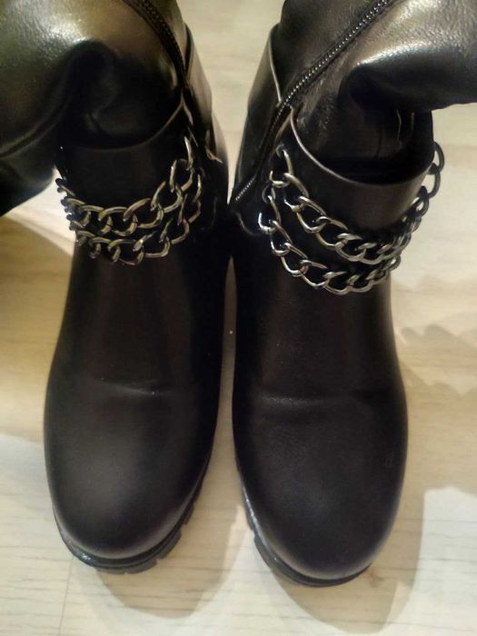 Продаются женские зимние сапоги Vitto Rossi