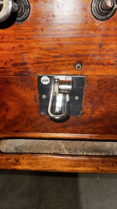 Mesa de matraquilhos restaurada c/ moedeiro 20 cêntimos novo