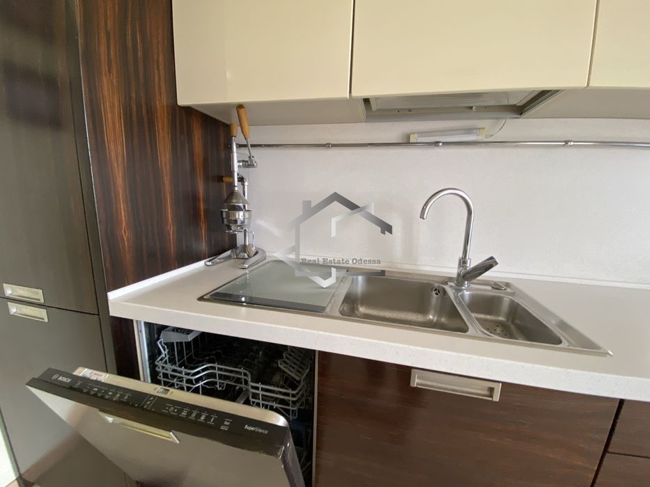 Аренда 3 ком кв Центр Новосельского Балкон ГАЗ Паркинг ( 2 места ) Дерибасовская Соборная Площадь Код 1088