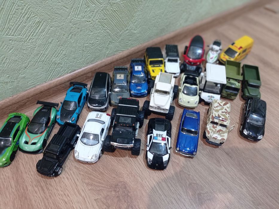 Машинки іграшкові