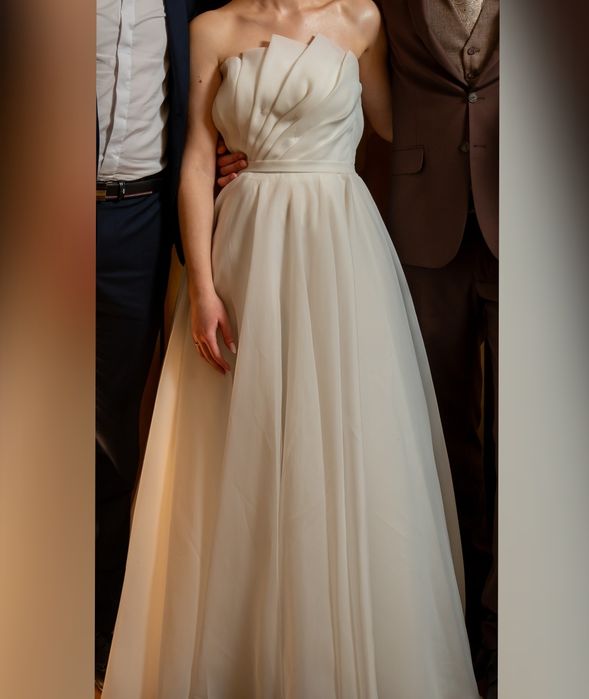 Delikatna suknia ślubna