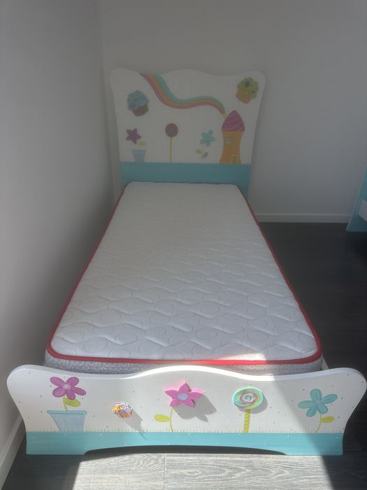 Cama de criança, 190x90, de madeira maciça e pintada à mão