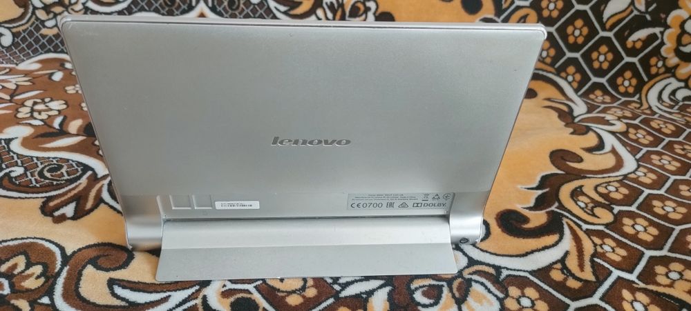 Lenovo Yoga Tablet 10 (B8000-F) — це 10.1-дюймовый