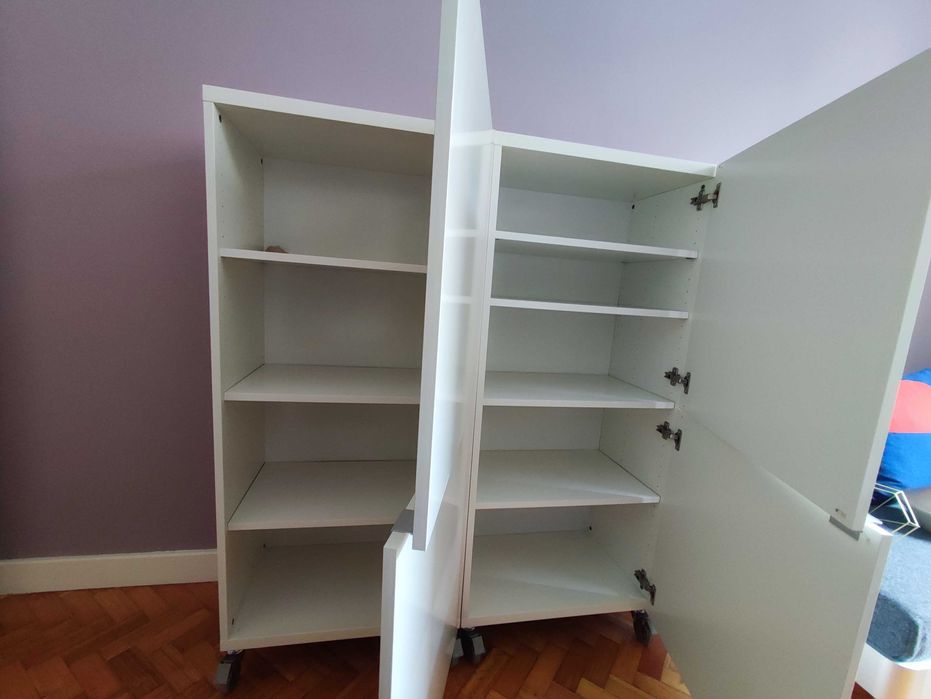 BESTA - duas estantes , com portas e rodízios, brancas, IKEA