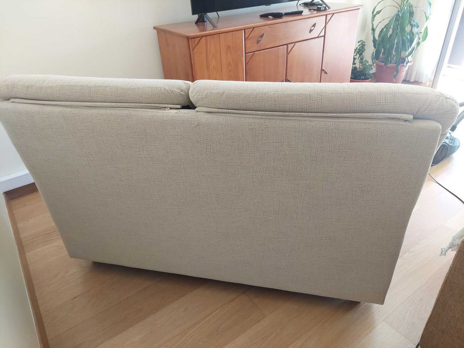 Sofá bege 2 lugares