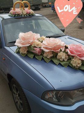 Весільний декор на машину