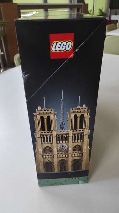 Конструктор Lego Architecture 21061 Нотр-Дам в Париже (4383 детали)