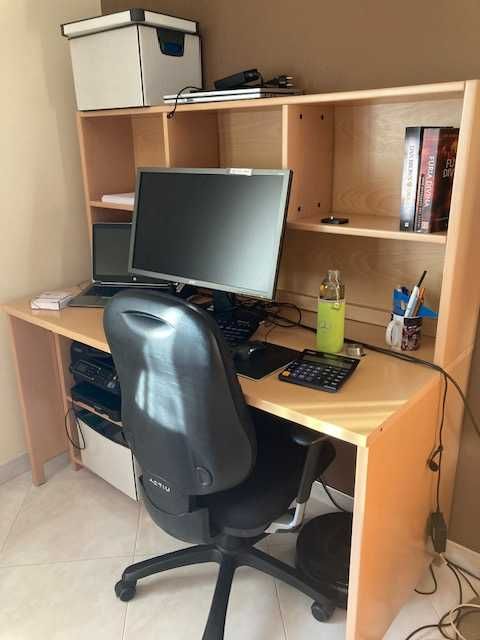 Escritório mais funcional com moderna secretária organizadora