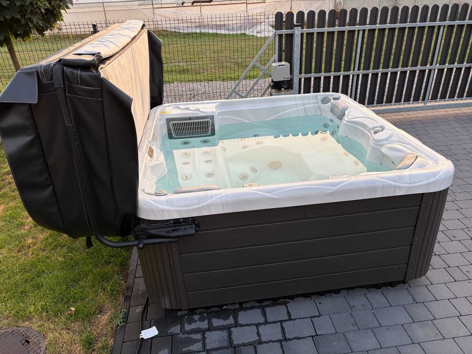 Jacuzzi Wellis Pluto Całoroczne Balboa Wanna Spa